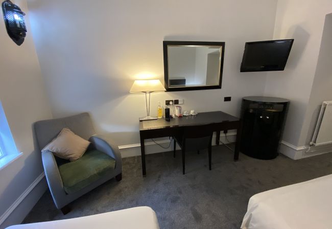 Rent by room in Edinburgh - No.6 West Coates 5 Triple